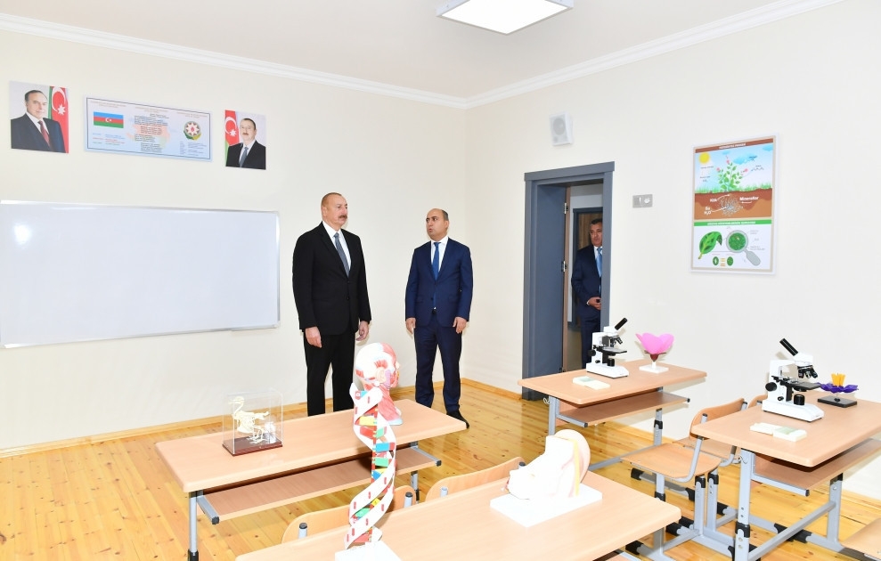 Prezident İlham Əliyev Xırdalanda yeni məktəb binasının  açılışında iştirak edib