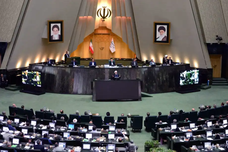 İranda Hörmüz boğazının açılması ilə bağlı parlament mübahisəsi Maskat danışıqlarını çətinləşdirə bilər