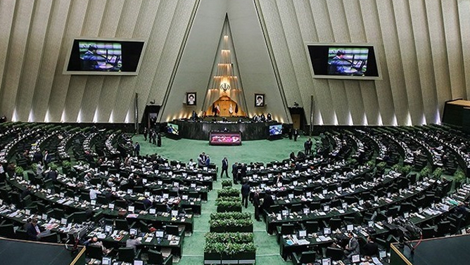 مجلس ایران خواستار جنگ و پیگیری «انتقام خون خامنه‌ای» شد