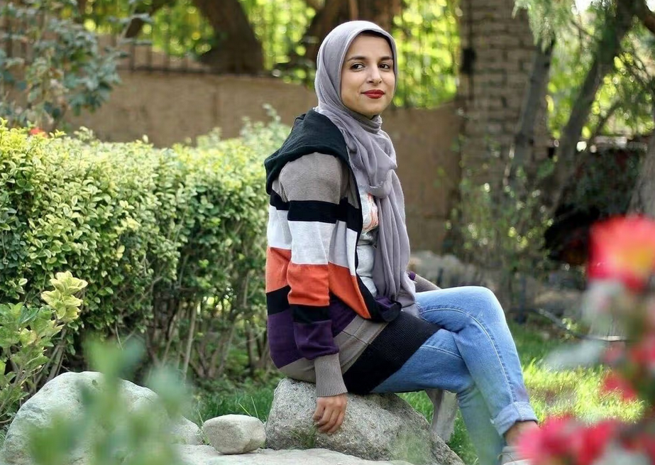 زینب موسوی به دلیل شوخی با فردوسی به ۶ ماه حبس و تهیه رساله زیرنظر بنیاد فردوسی محکوم شد