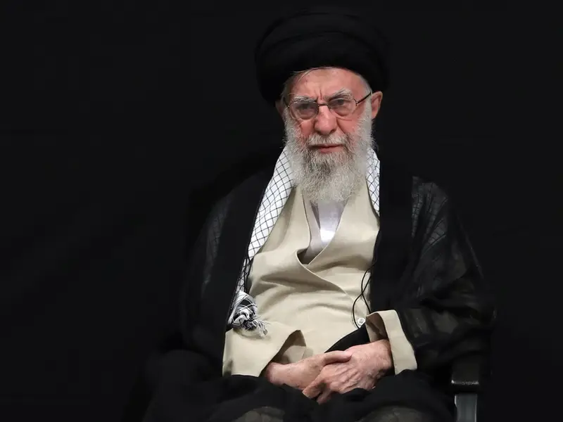 خامنه‌ای: جنگ در زمان شمشیر یک جور است و در زمان اتم جور دیگر