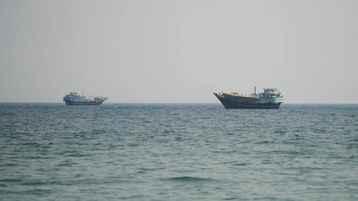 UKMTO: Hörmüz boğazında tankerin yaxınlığında iki partlayış səsi qeydə alınıb