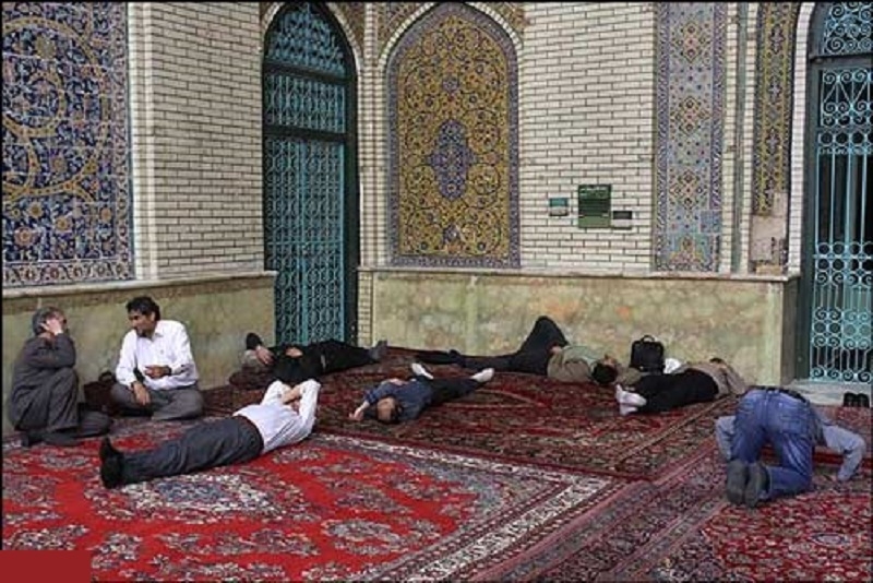 İranda dindarların sayı azalıb: "50 min məscid boş qalıb"-Ayətullah
