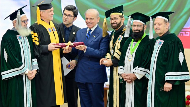 Pakistan Pezeşkiana fəxri medal təqdim etdi