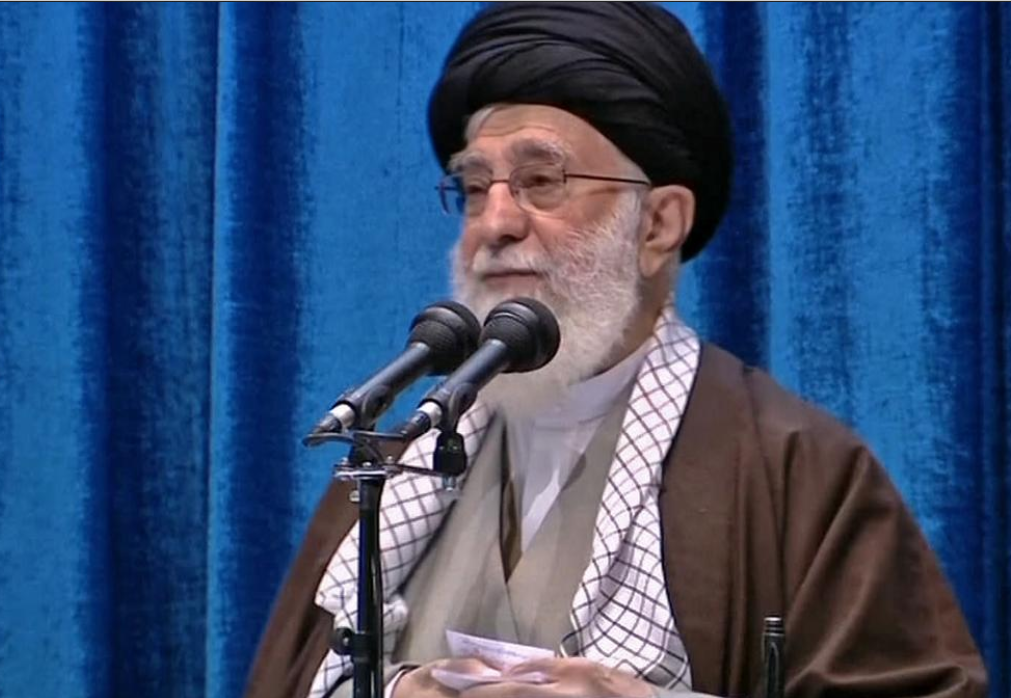 یک مقام رسمی به خبرگزاری رویترز: انتقال خامنه‌ای به «مکان امن» پس از آغاز حملات هوایی