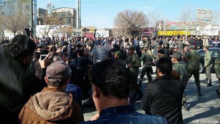 قزوین، اراک و تبریز؛ گزارشی از تجمعات اعتراضی در شهرهای آذربایجان و بازداشت حداقل ۳ نفر