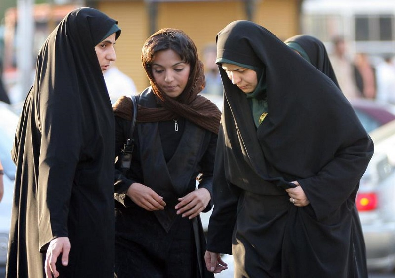 Tehran Prokurorluğu: Vətəndaşların geyimlərinə nəzarət gücləndirilsin!