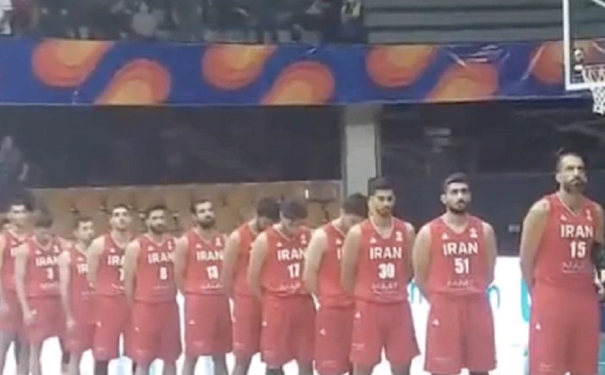 İran milli basketbol komandasının oyunçuları İranın himnini oxumaqdan imtina ediblər