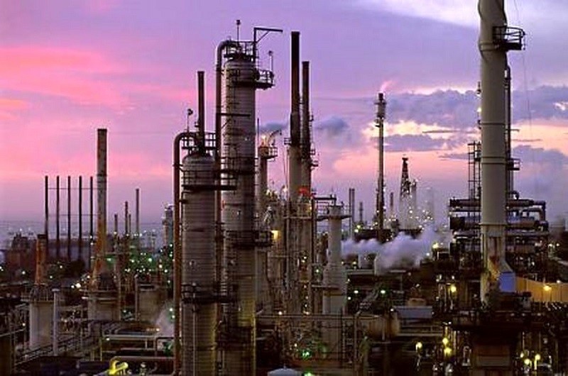 İranın Abadan neft-kimya işçilərinin tətil aksiyası genişlənir