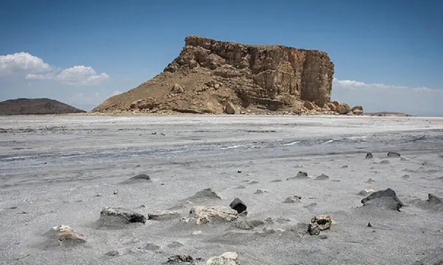 İranın dövlət agentliyii Urmu gölünün qurumasının ölkə üçün fydalı olduğunu iddia edib