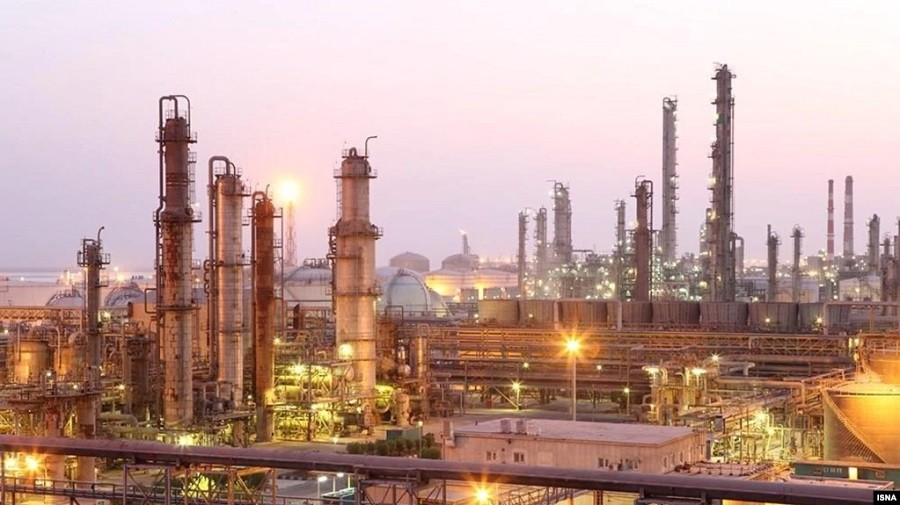 İranın neft-kimya zavodunda partlayış olub