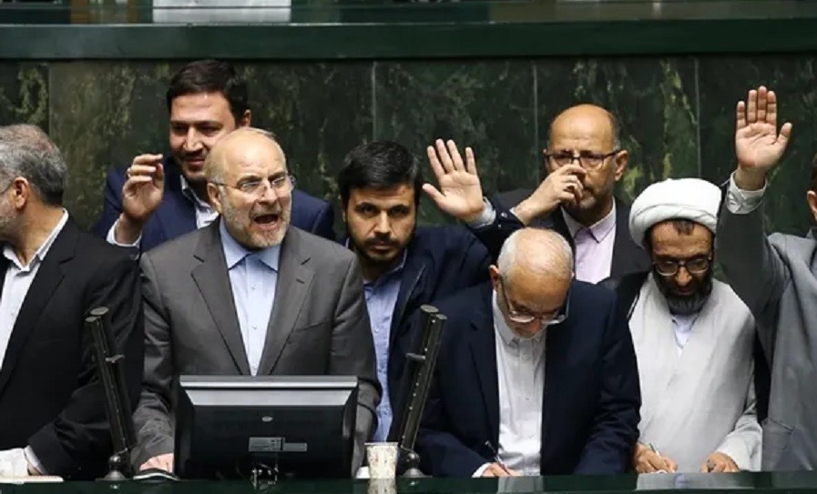 İran parlamentinin bir qrup üzvü kütləvi etirazları pisləyən bəyanat yayıb