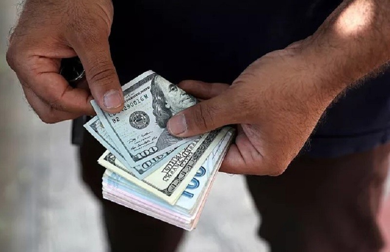 İranda dollar yenidən bahalaşıb
