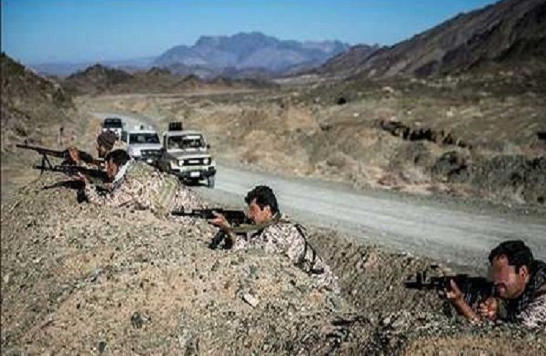 İranda hərbçilərə silahlı hücum edilib