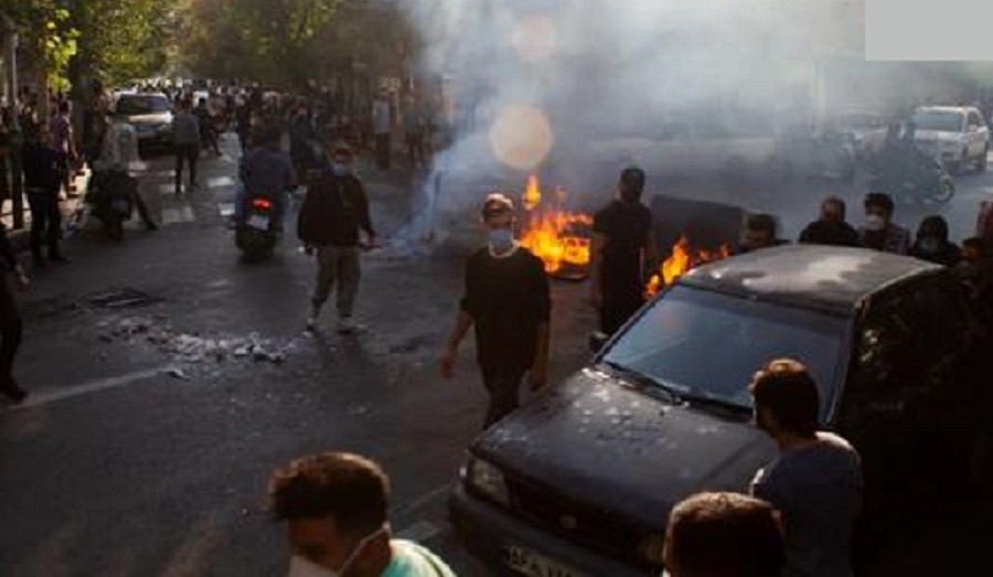 İranda noyabrın 24-ü gecə saatlarında nümayişlər davam edib