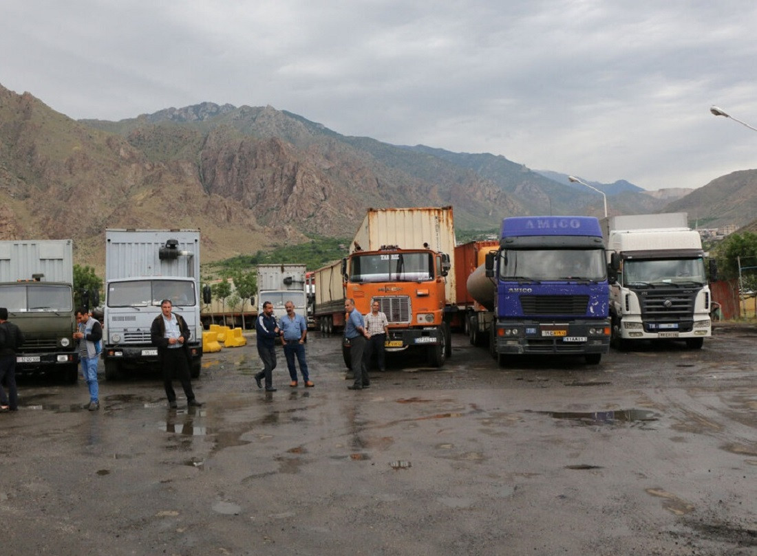İrandan Ermənistana gedən yük maşınlarının marşrutu dəyişməyib