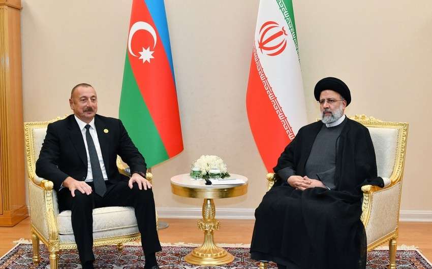 Prezident İlham Əliyev İranın dövlət başçısı ilə görüşüb