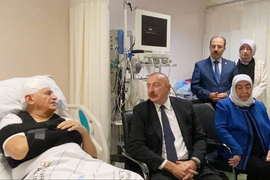 Prezident qəzaya düşən Türkiyə rəsmilərinə baş çəkib - FOTOLAR