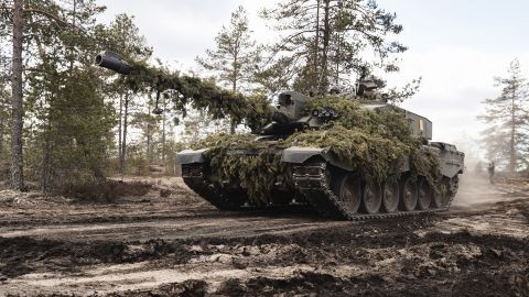 Britaniya vəd etdiyi bütün tankları Ukraynaya verib
