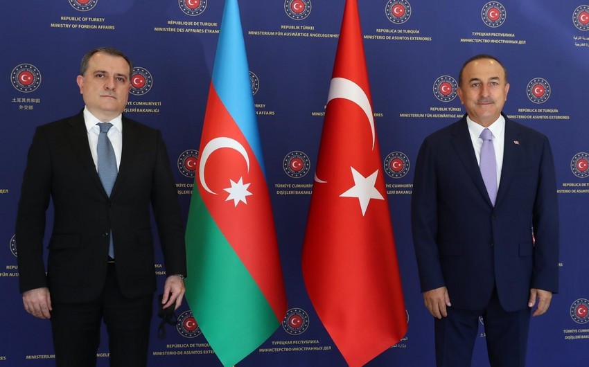 Türkiyə və Azərbaycan XİN başçıları telefonla danışıb
