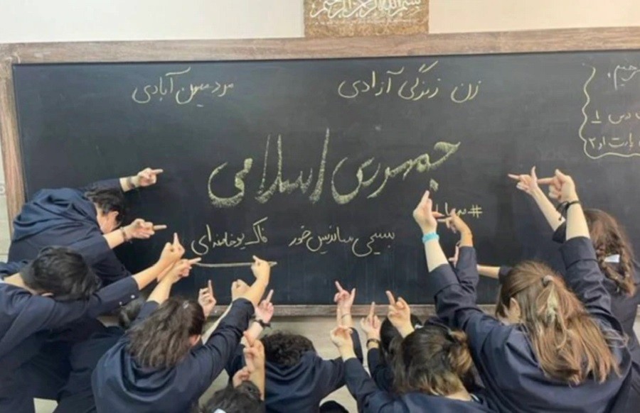 İranın uşaqlara qarşı zorakılığını dayandırmaq üçün 61 min imza toplanıb