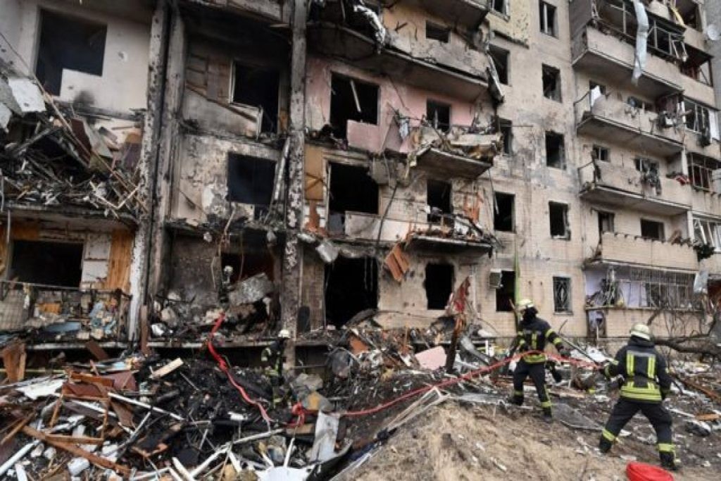 Rusiya Xarkovda yaşayış binasını raketlə vurub